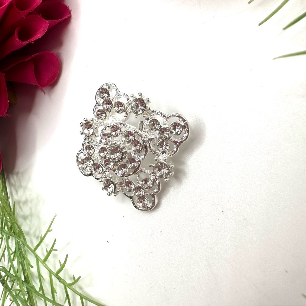 NEW⚜️Classic Crystal Cluster Embellished Brooch - Picture 3 of 5